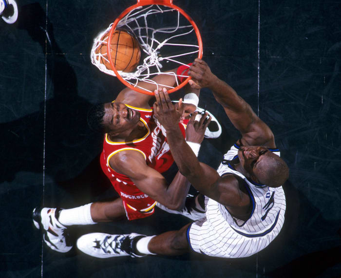 1995-shaquille-o-neal-hakeem-olajuwon-005194707.jpg